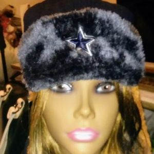 💕NWT! Lovely Ladies Dallas Cowboys Trapper Beanie💕